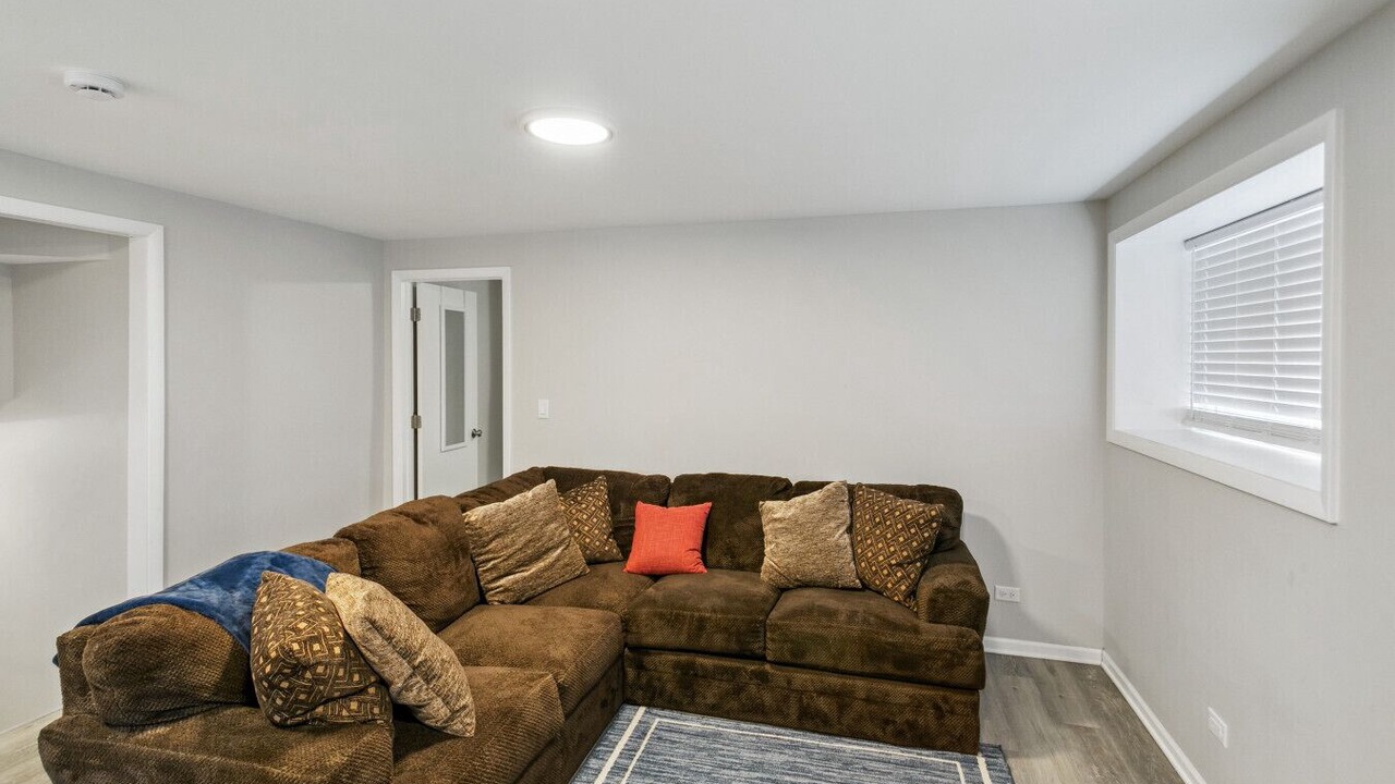 Photo of Livingroom in Russell