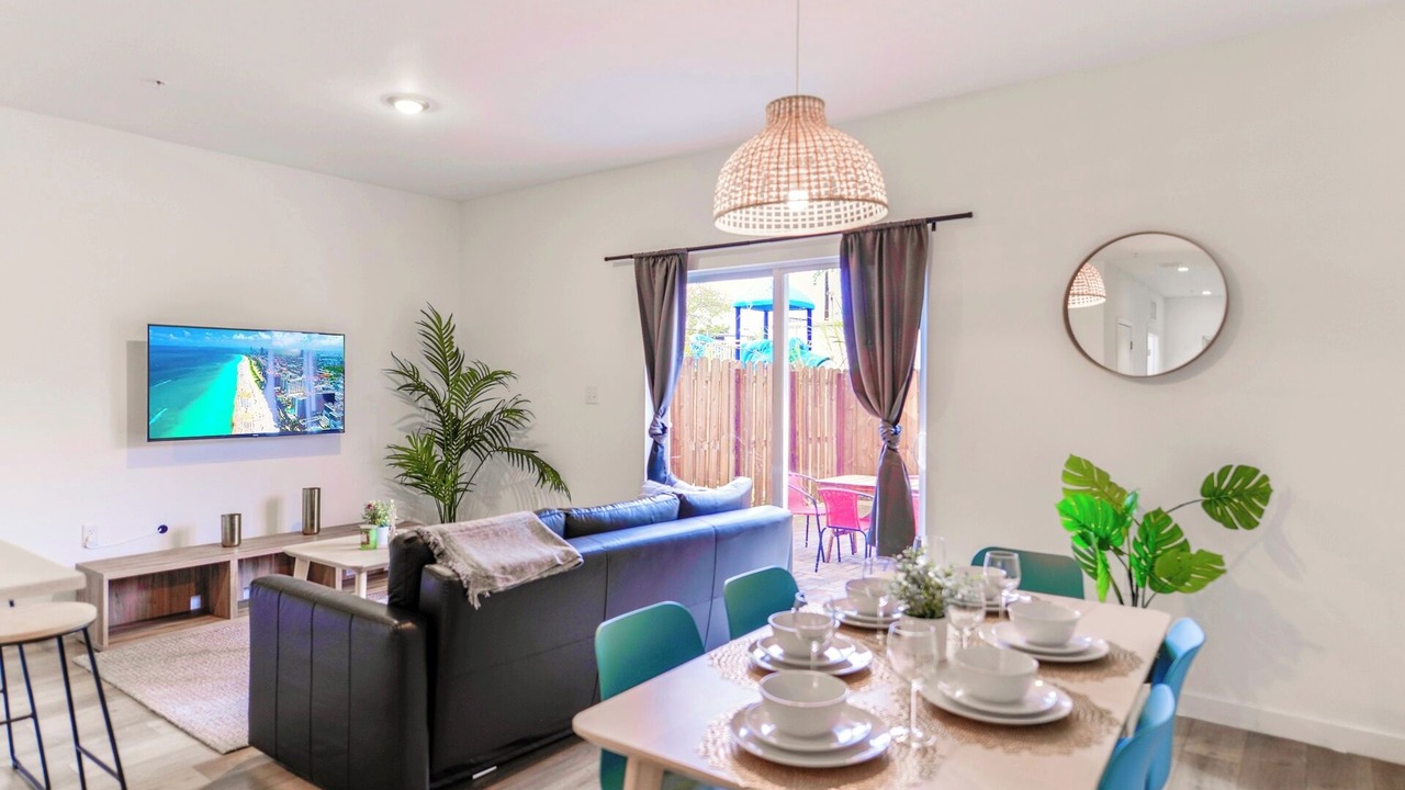 Photo of Livingroom in Golden Glades