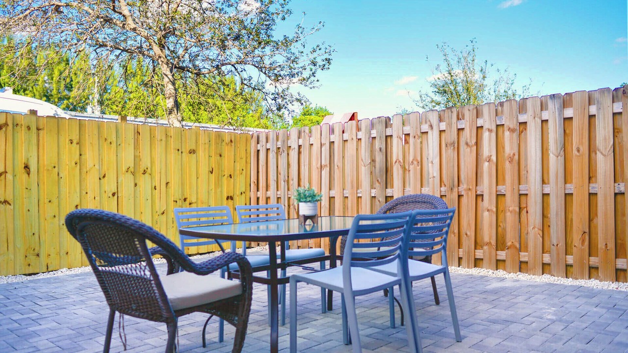Photo of Patio Balcony in Golden Glades