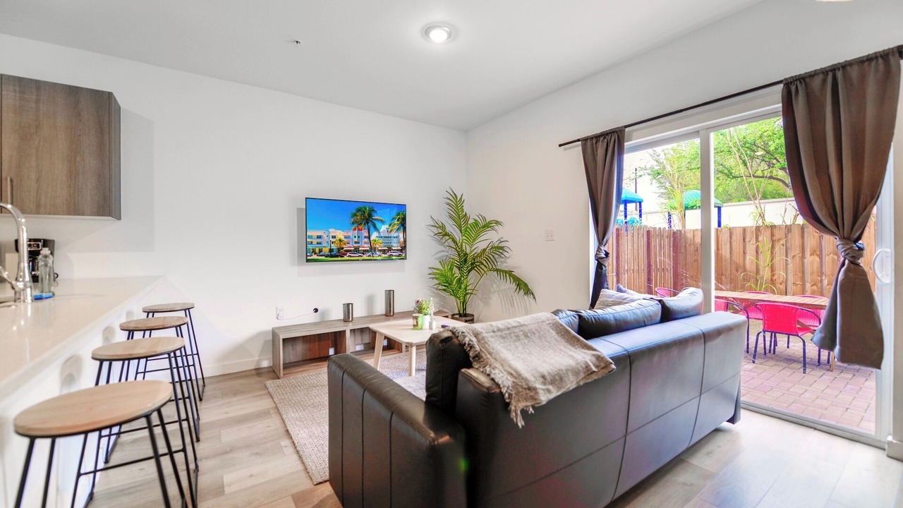 Photo of Livingroom in Golden Glades