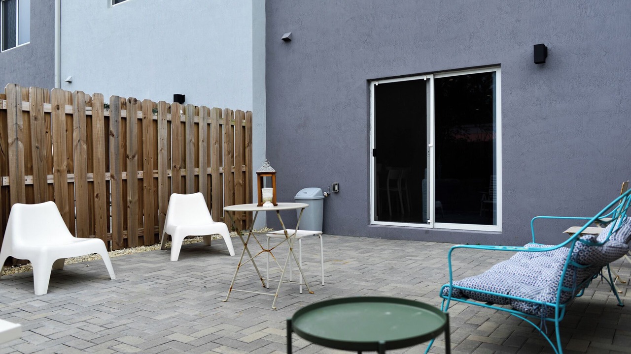 Photo of Patio Balcony in Golden Glades