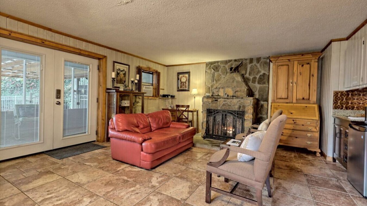 Photo of Livingroom in Clayton