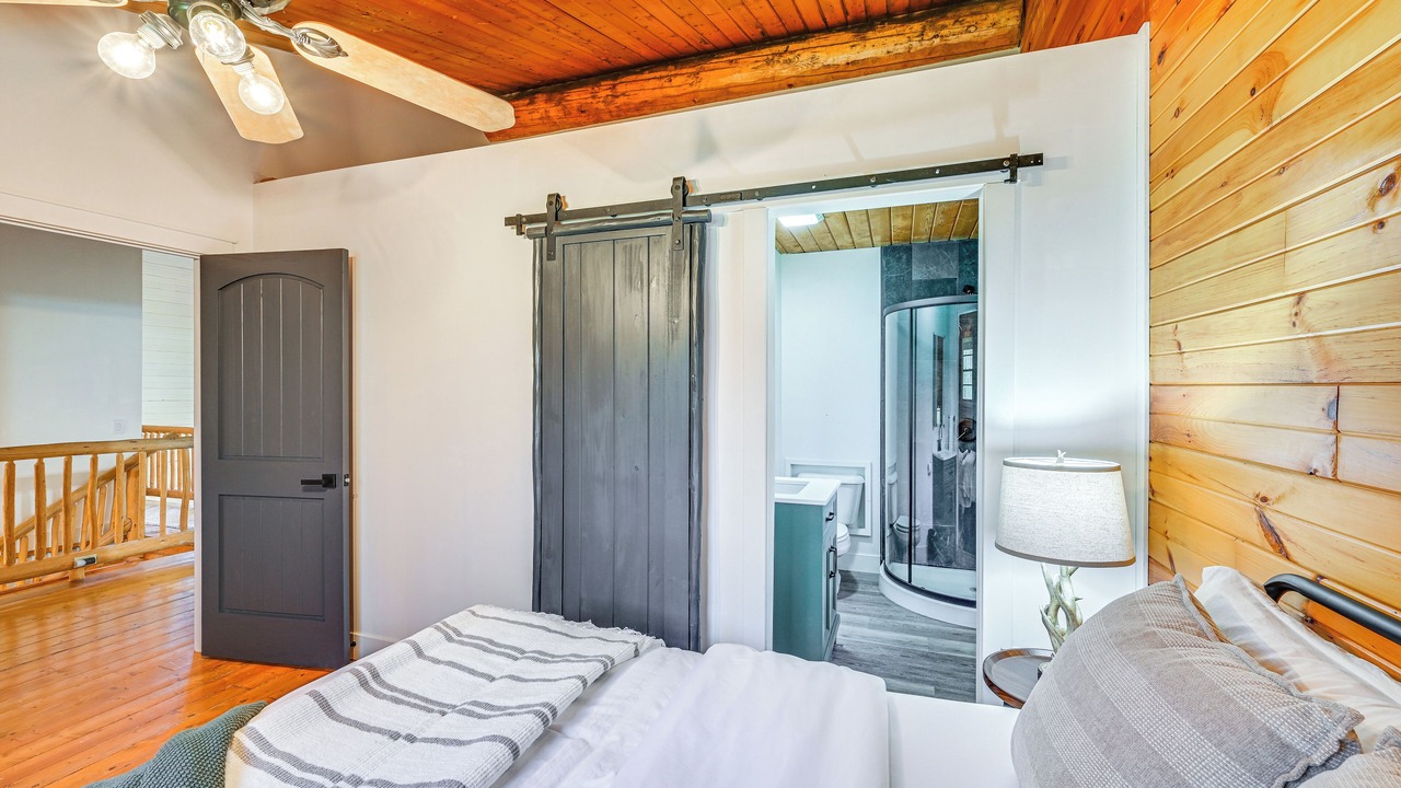 Photo of Bedroom in Jonesville