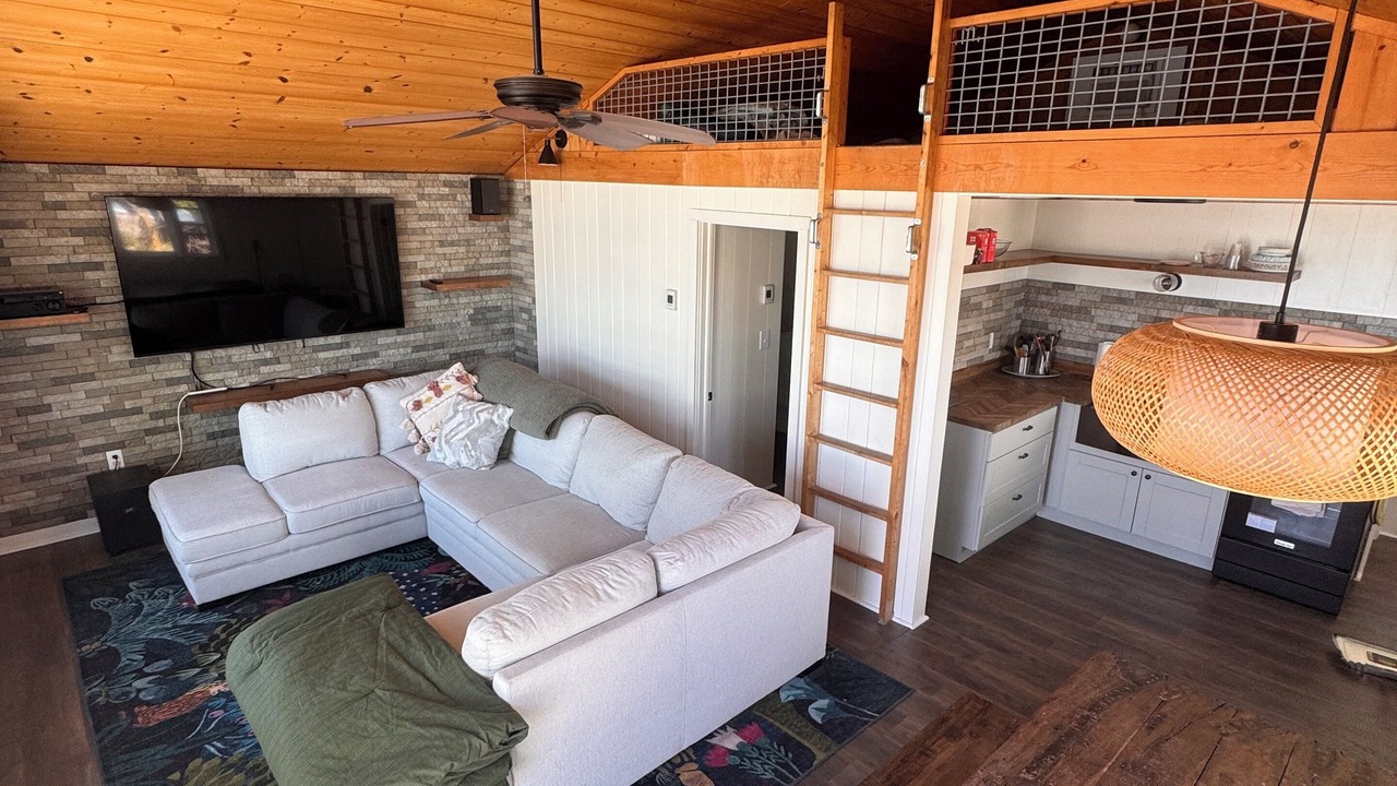 Photo of Livingroom in Kewadin