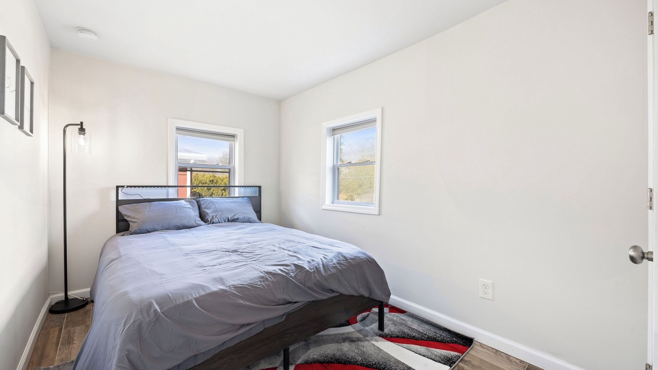 Photo of Bedroom in Peach Lake
