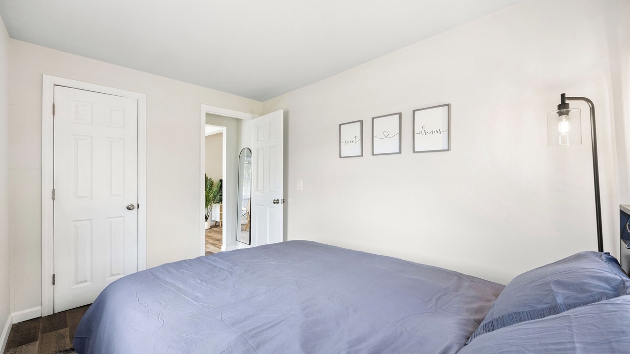 Photo of Bedroom in Peach Lake