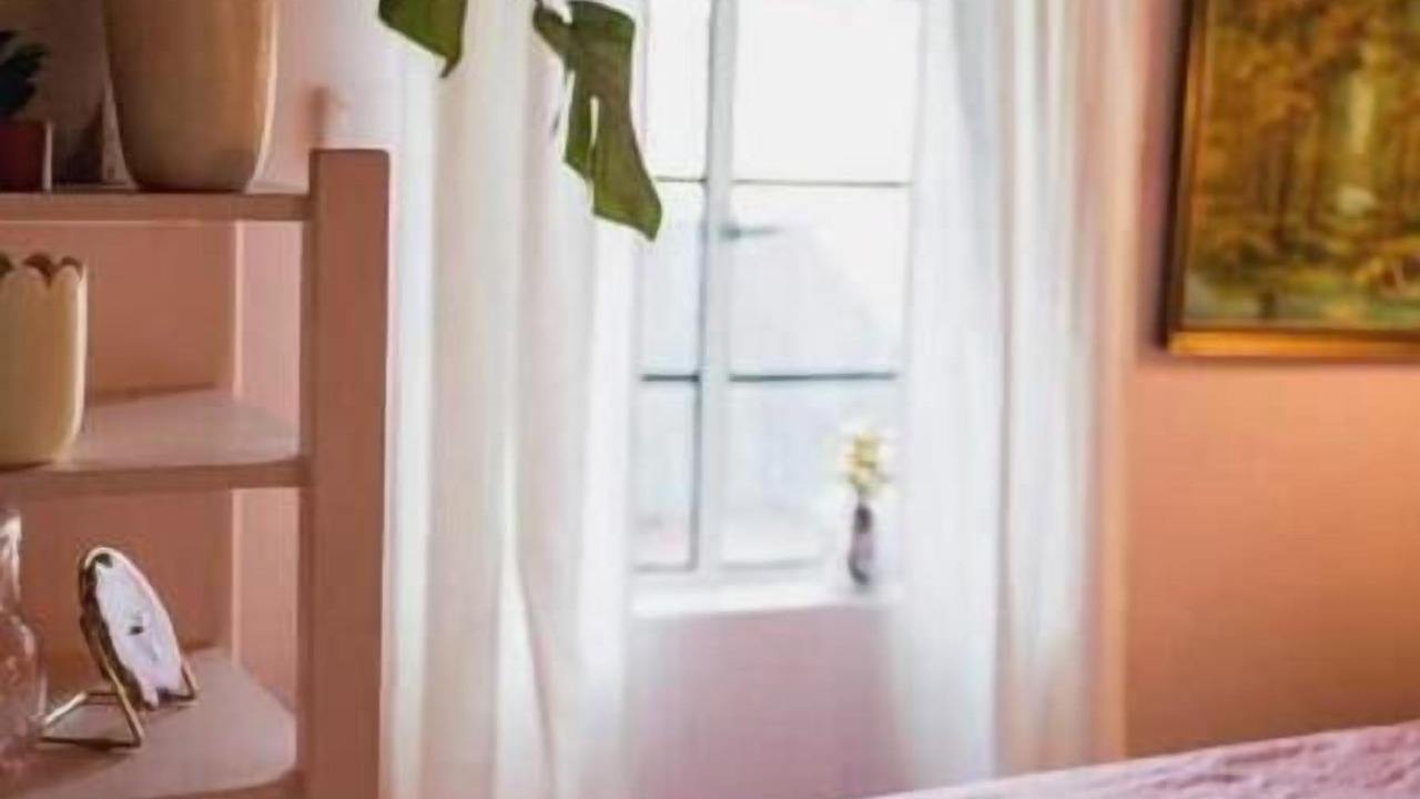 Photo of Bedroom in Siskiyou-Hargadine Historic District