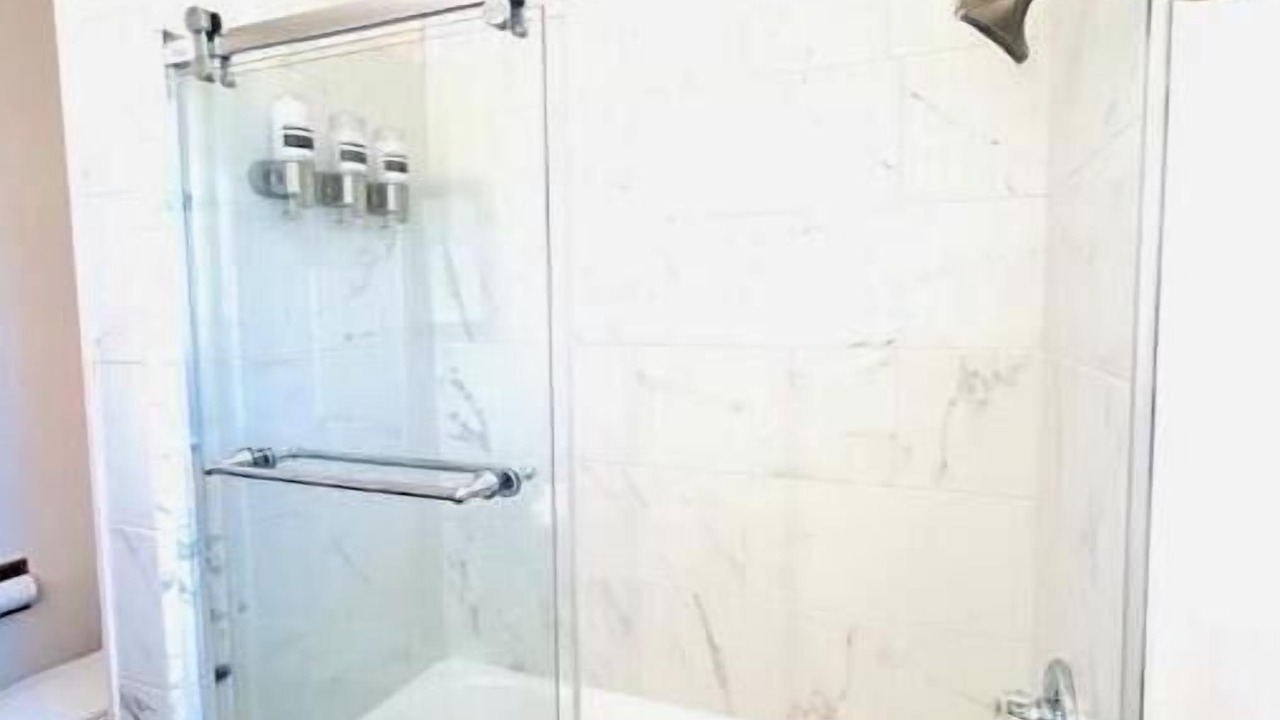 Photo of Bathroom in Siskiyou-Hargadine Historic District
