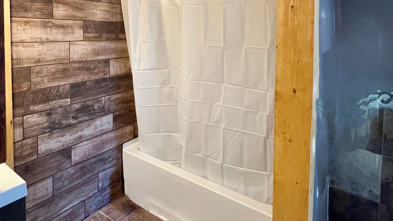 Photo of Bathroom in Island Park