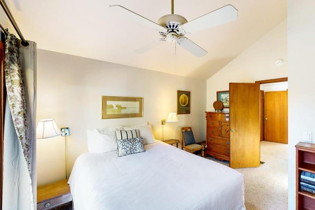 Photo of Bedroom in Cannon Beach