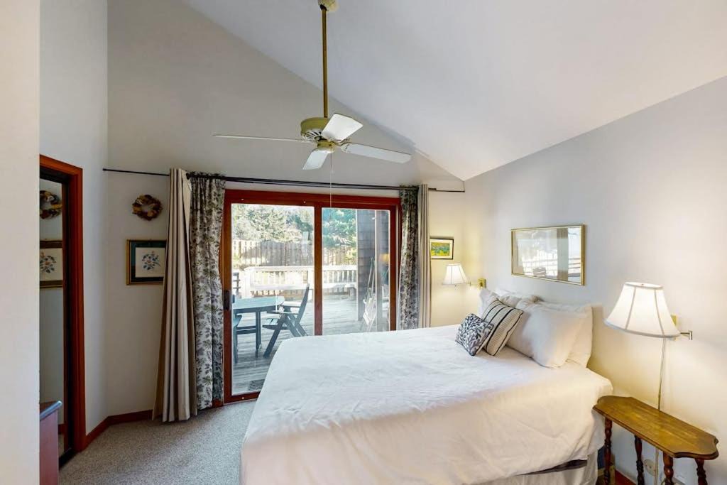 Photo of Bedroom in Cannon Beach