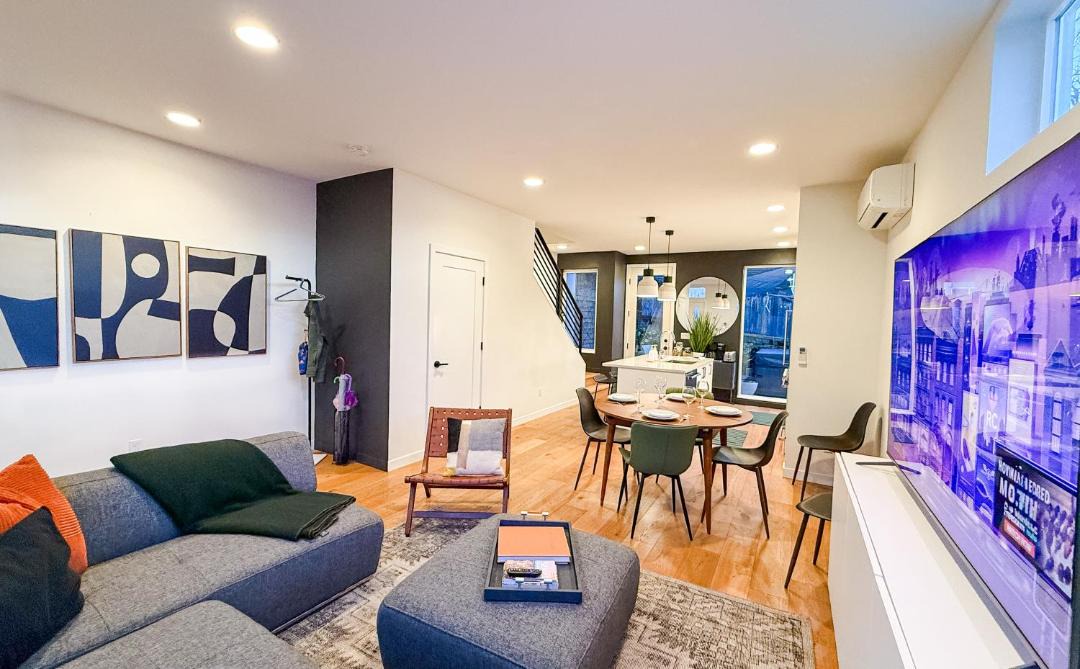 Photo of Livingroom in North Beacon Hill
