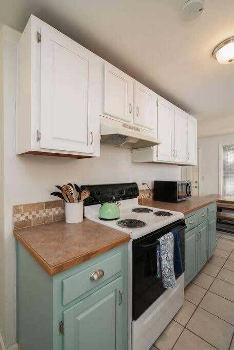 Photo of Kitchen in Rockaway Beach