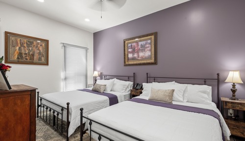 Standard Quadruple Room, 2 Queen Beds