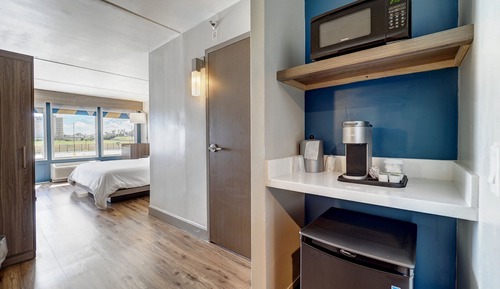 Standard Room, 1 King Bed, Accessible Bathtub (Communications, Mobility, Access Tub)