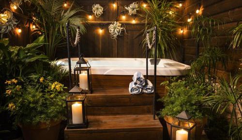 Hot Tub Cottage - One King
