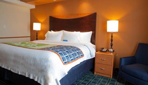 King Room with Transfer Shower and Roll-In Shower - Mobility Access/Hearing Accessible