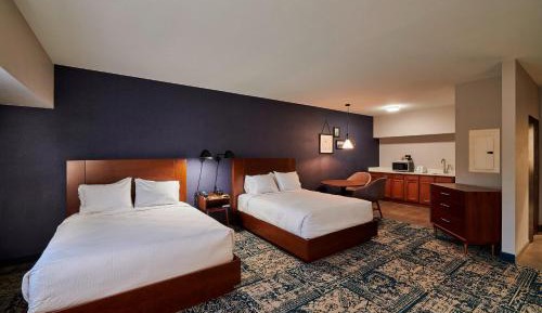 Suite, 2 Queen, City view