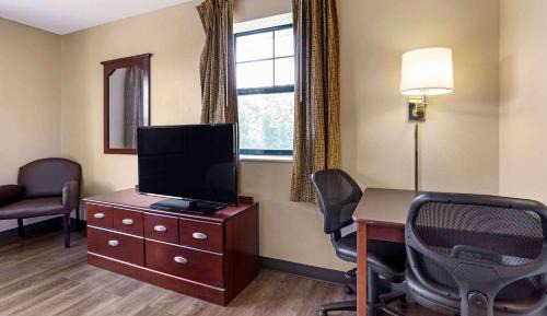 1 Queen Bed | Non-Smoking, Kitchen