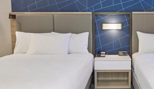 Queen Suite with Two Queen Beds, Bathtub and Trundle Sofa - Mobility Access/Hearing Accessible