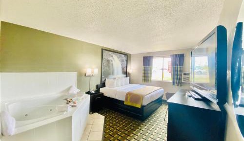 Deluxe King Room - Non-Smoking