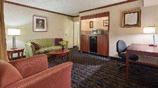 Queen Room with Roll-In Shower - Disability/Non-Smoking