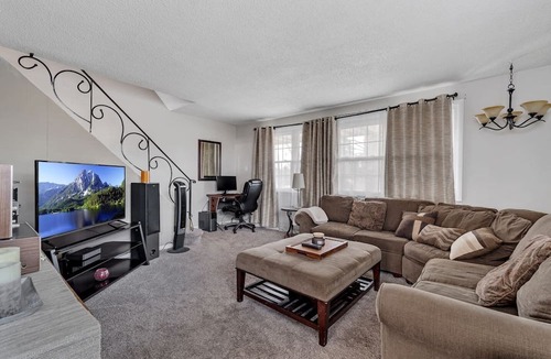 Swarthmorewood House | Cozy 2B/1B by Swarthmore w Driveway!