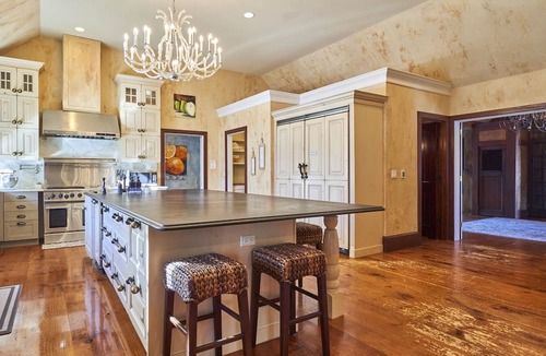 Canton House | Riverview 7.5K sqft Modernized Secluded Historical Family Retreat Home