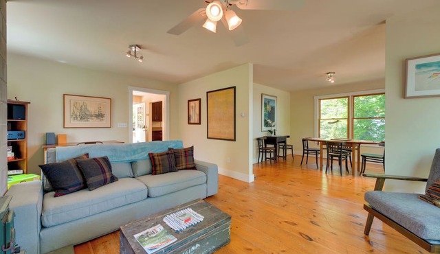 Waterfront Cottage! Family-Friendly Hideaway